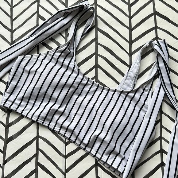 SHEIN Size M Faux Tie Striped Square Neck Bikini Top Black and White - Picture 1 of 3